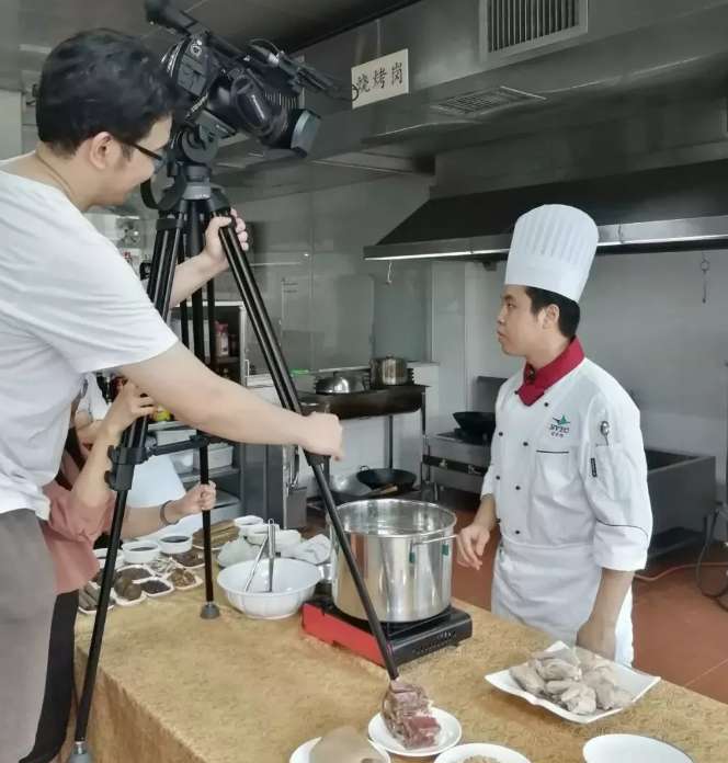 学烹饪的专科学校