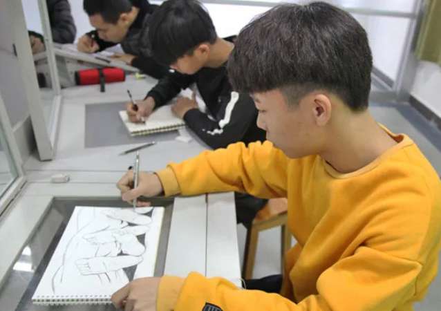 广州市白云工商技师学院动漫设计与制作专业