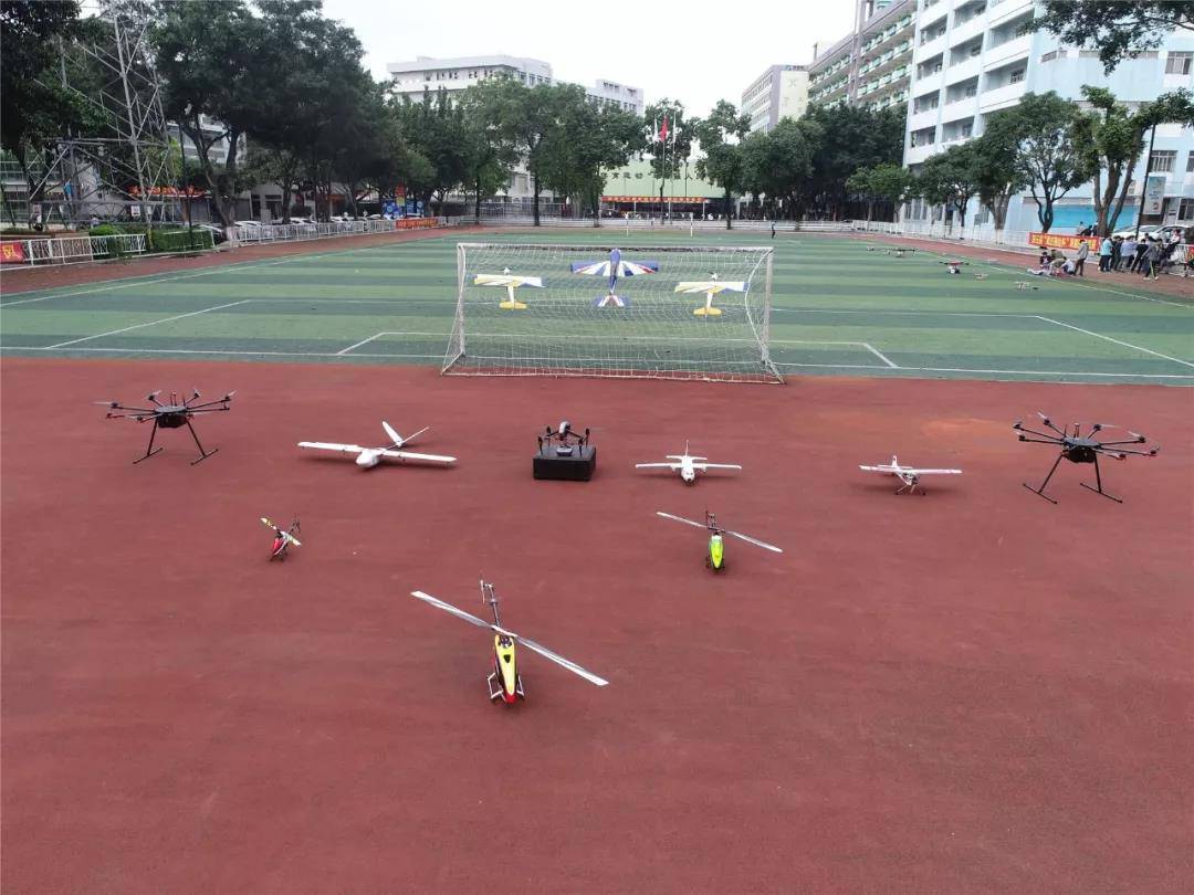 广州市白云工商技师学院无人机专业就业前景，捧起人生“金饭碗”