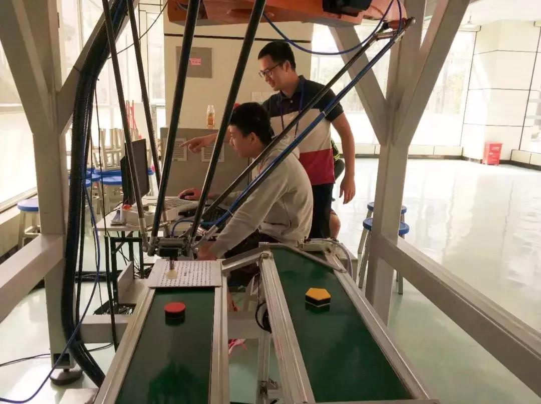 广州市白云工商技师学院工业机器人应用与维护专业
