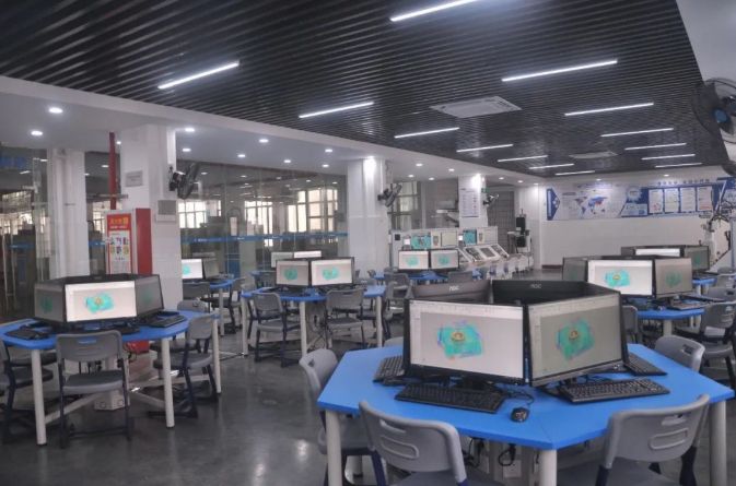 广州市白云工商技师学院耗资200多万的智能制造实训基地来了！助力大湾区智能制造！